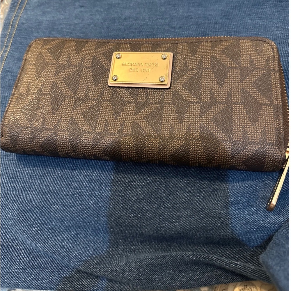 Michael Kors Zip Around Wallet Signature Logo Brown Gold Tone